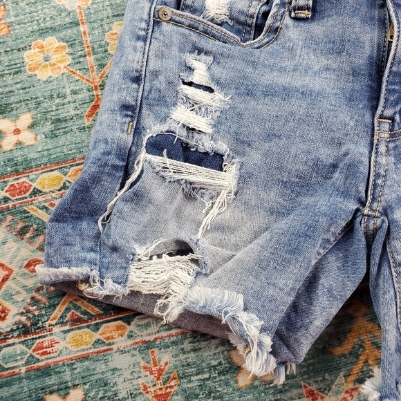 American Eagle Distressed Midi Shorts 0 - Picture 2 of 7